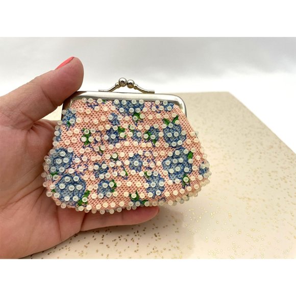 Vintage coin purse, kiss lock purse, beaded floral, 50s fashion accessory - Picture 3 of 7